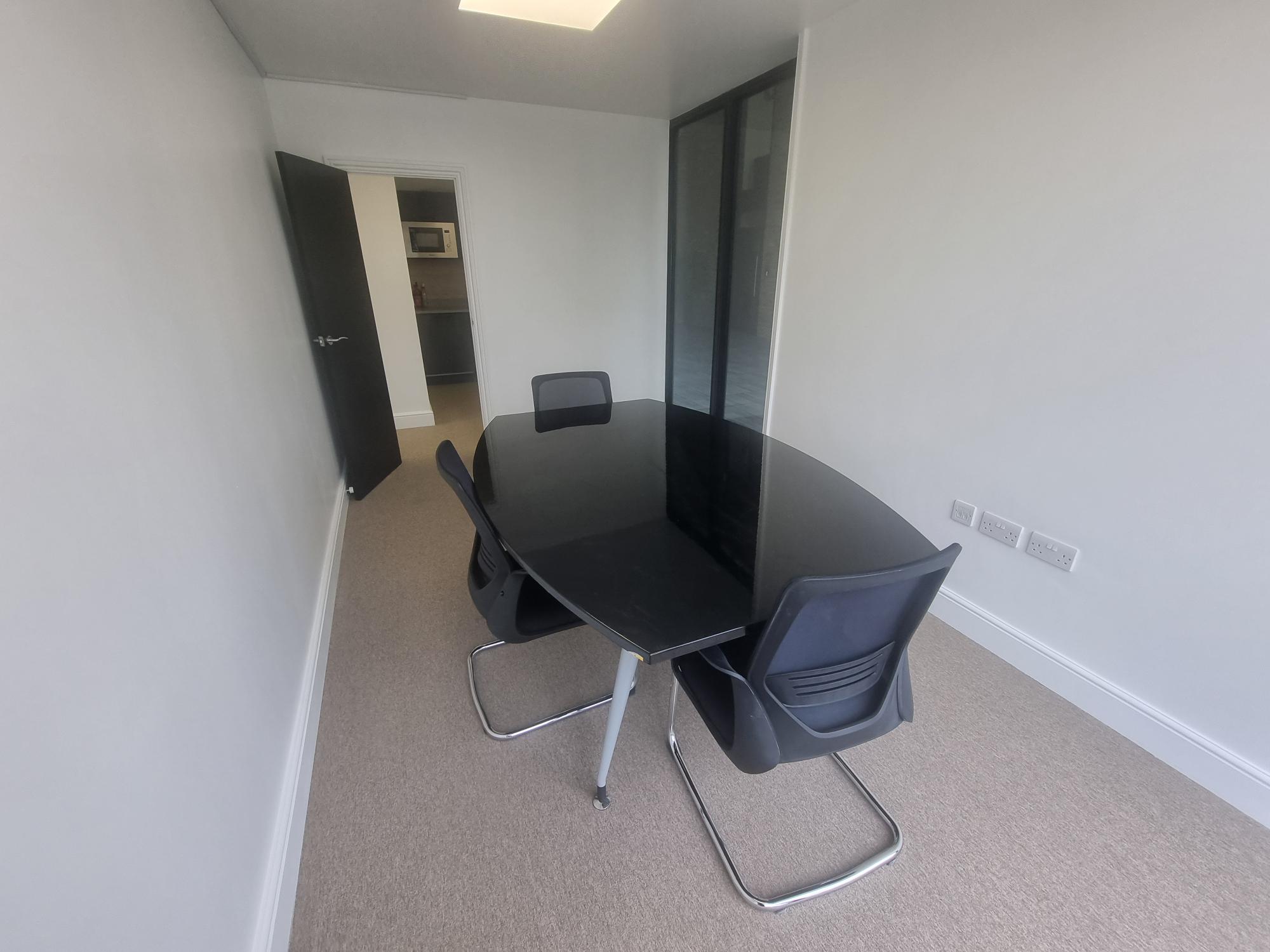 Office in Hertford - photo 3