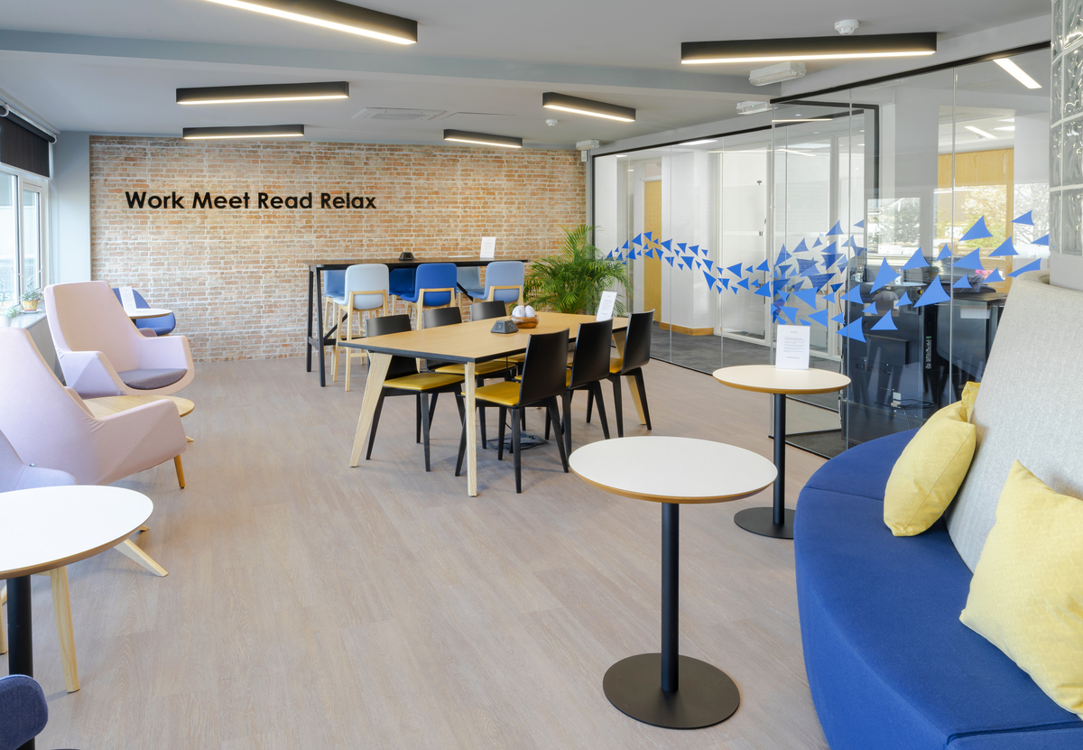 Office in Hounslow - photo 2