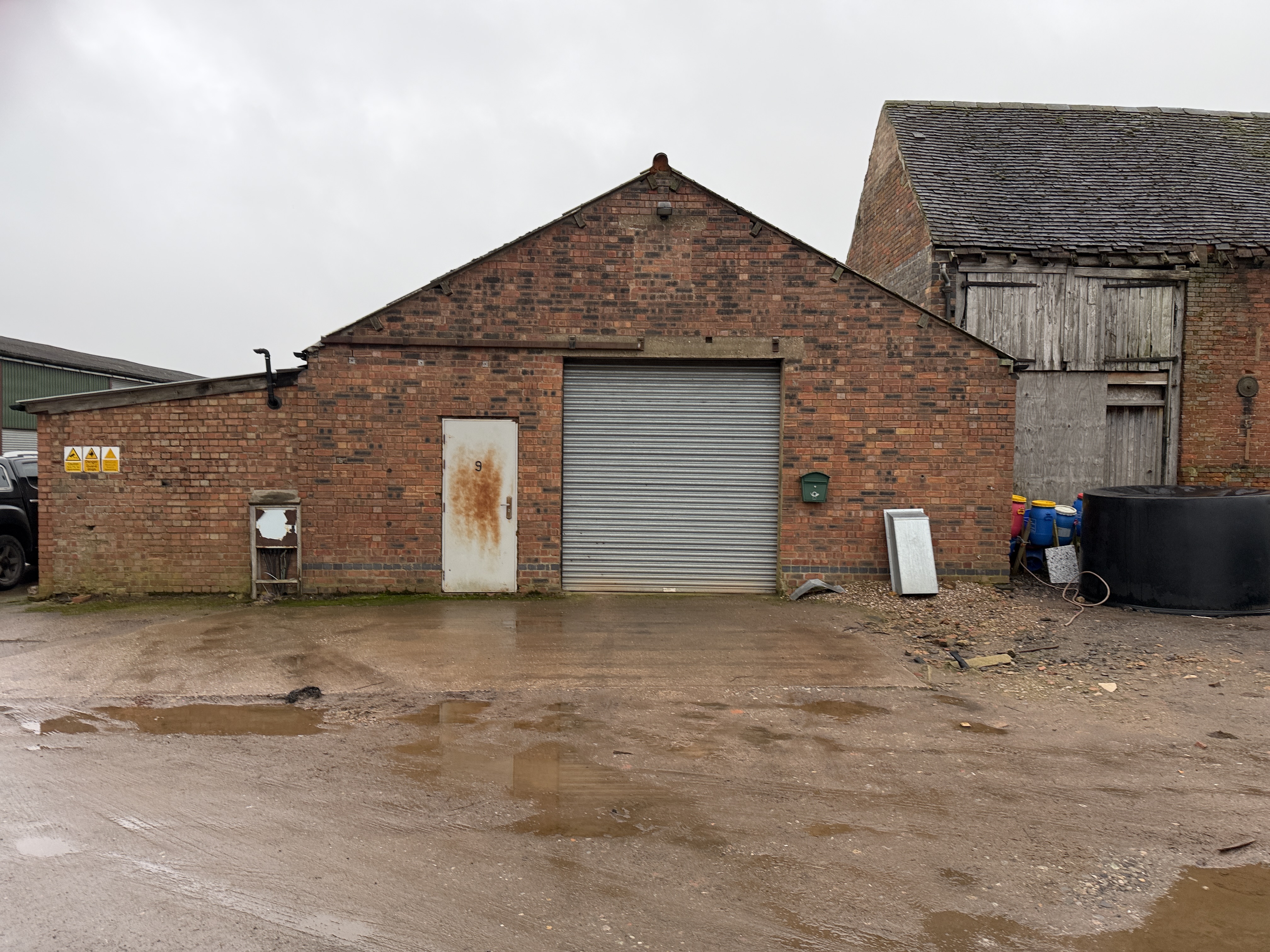 Office in Atherstone - photo 2