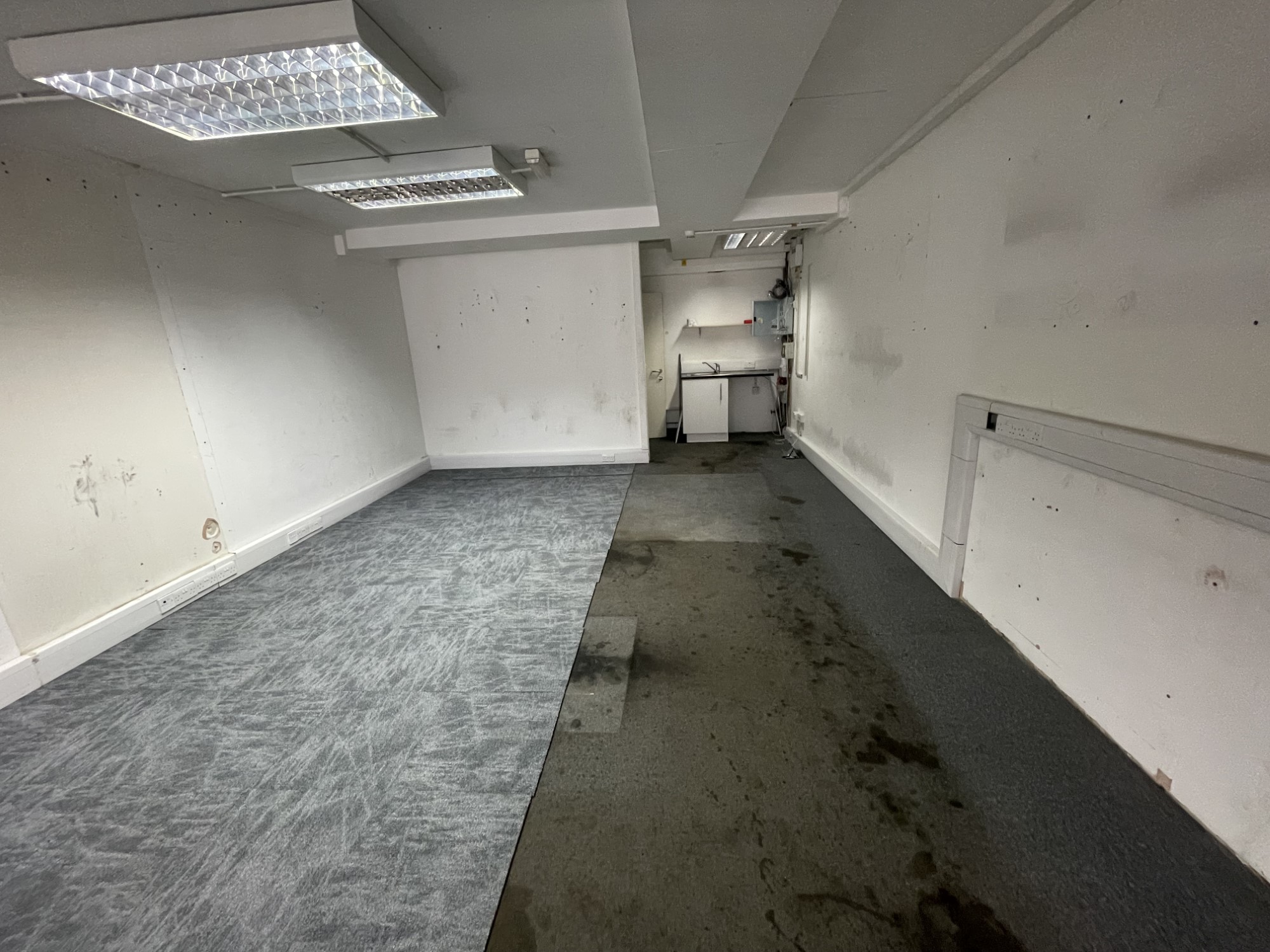 Retail/Shop in Farnborough - photo 4