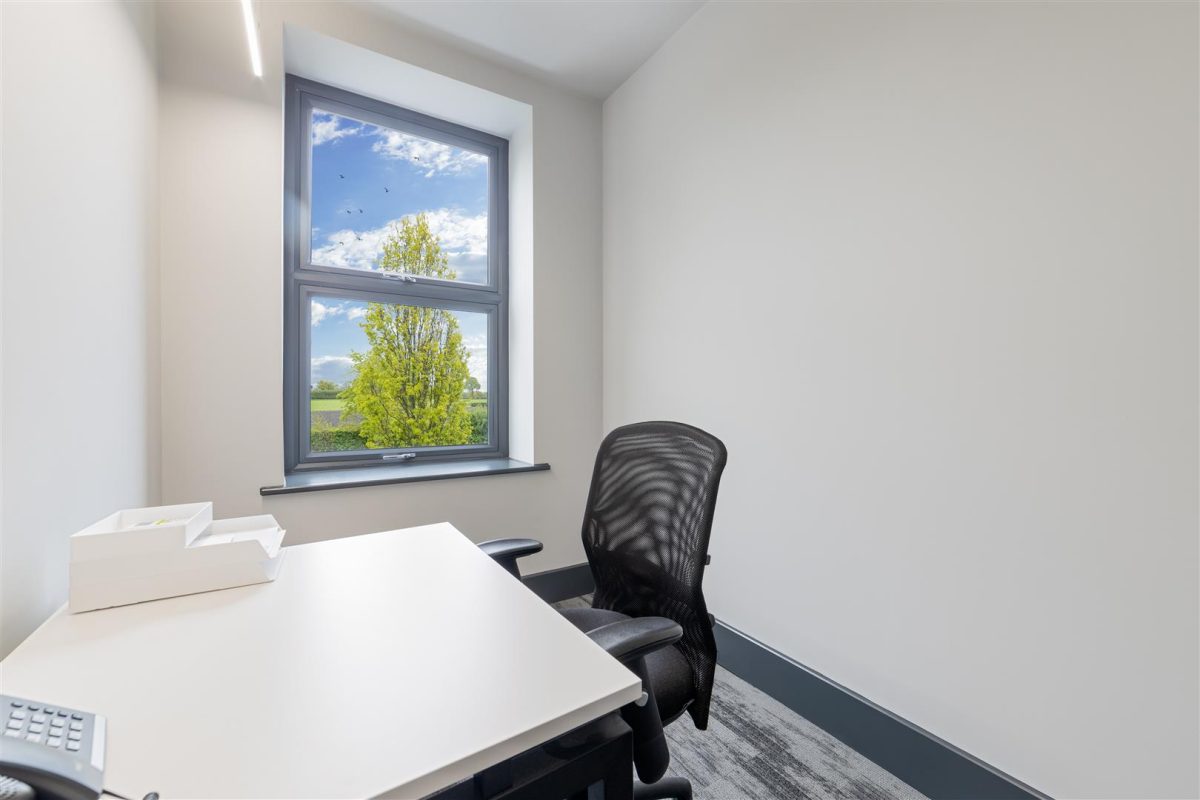 Office in Alderley Edge - photo 4