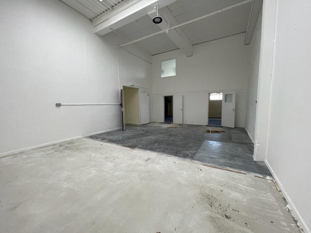 Industrial Unit in Hounslow - photo 2
