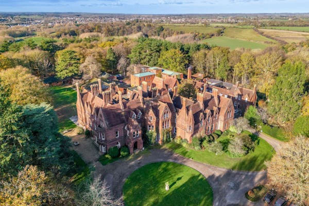 An historic college campus with alternative use potential (subject to contract and planning) in Ware - photo 2