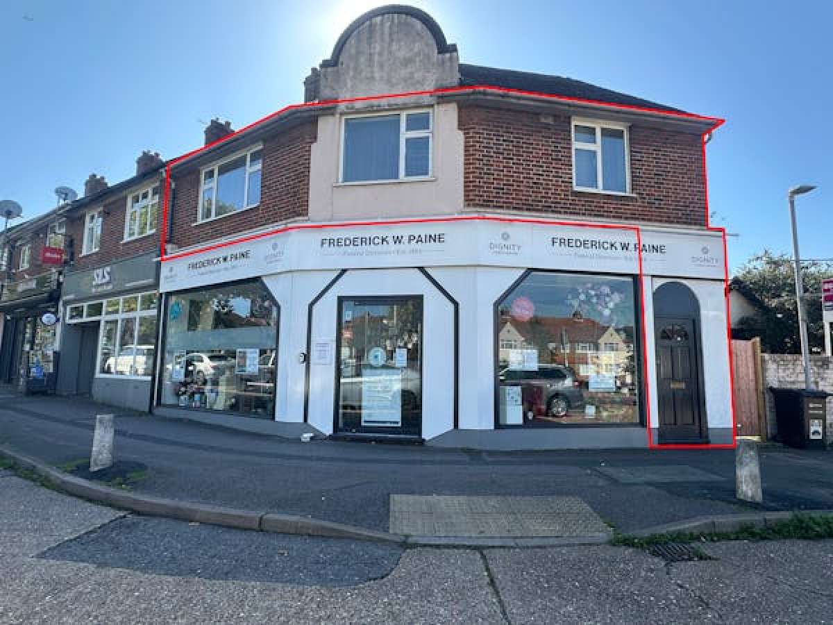 First floor 2 bedroom flat for sale by online auction conditions. in Chessington