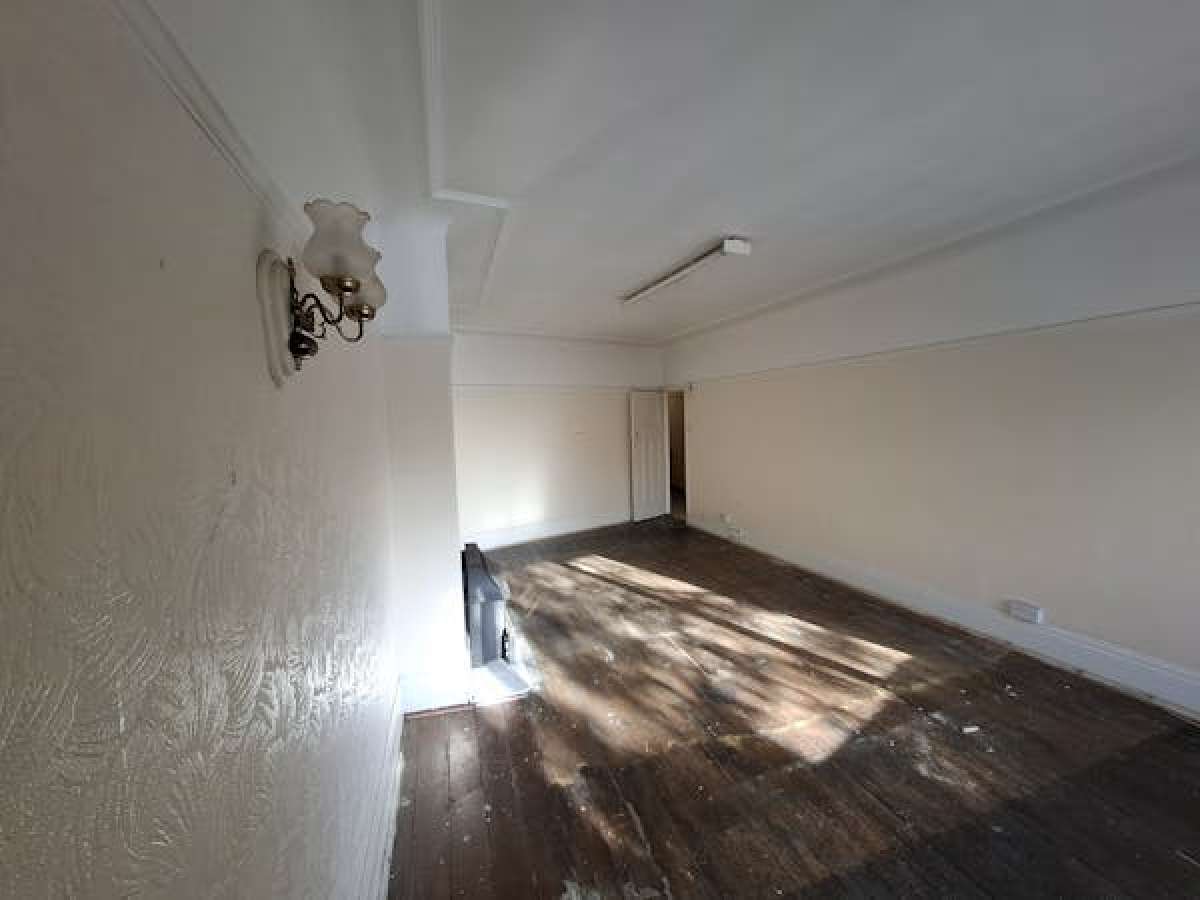 First floor flat for sale via auction in Liverpool - photo 3