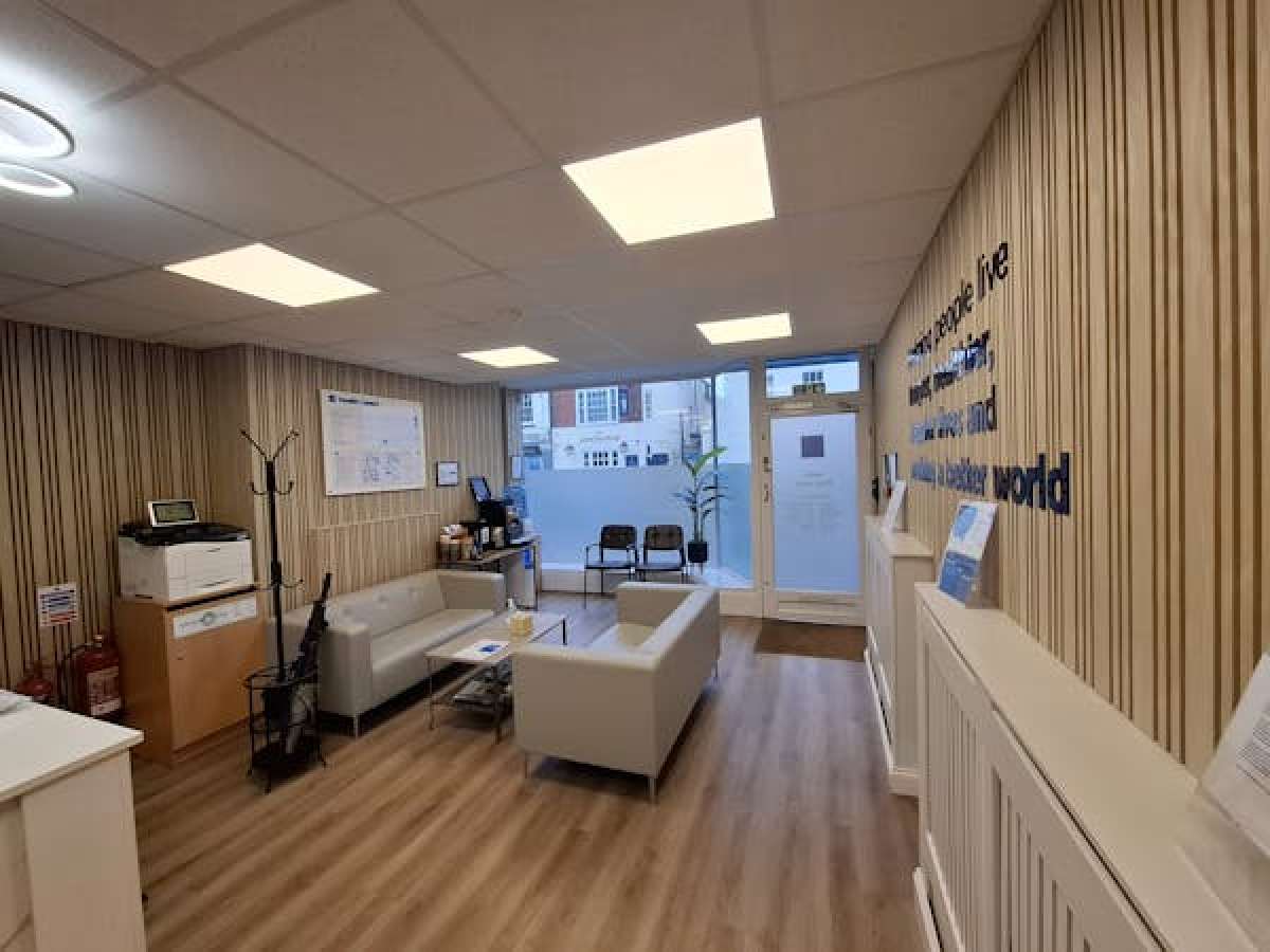 Four storey Prominent Grade II Listed building. in Worcester - photo 2