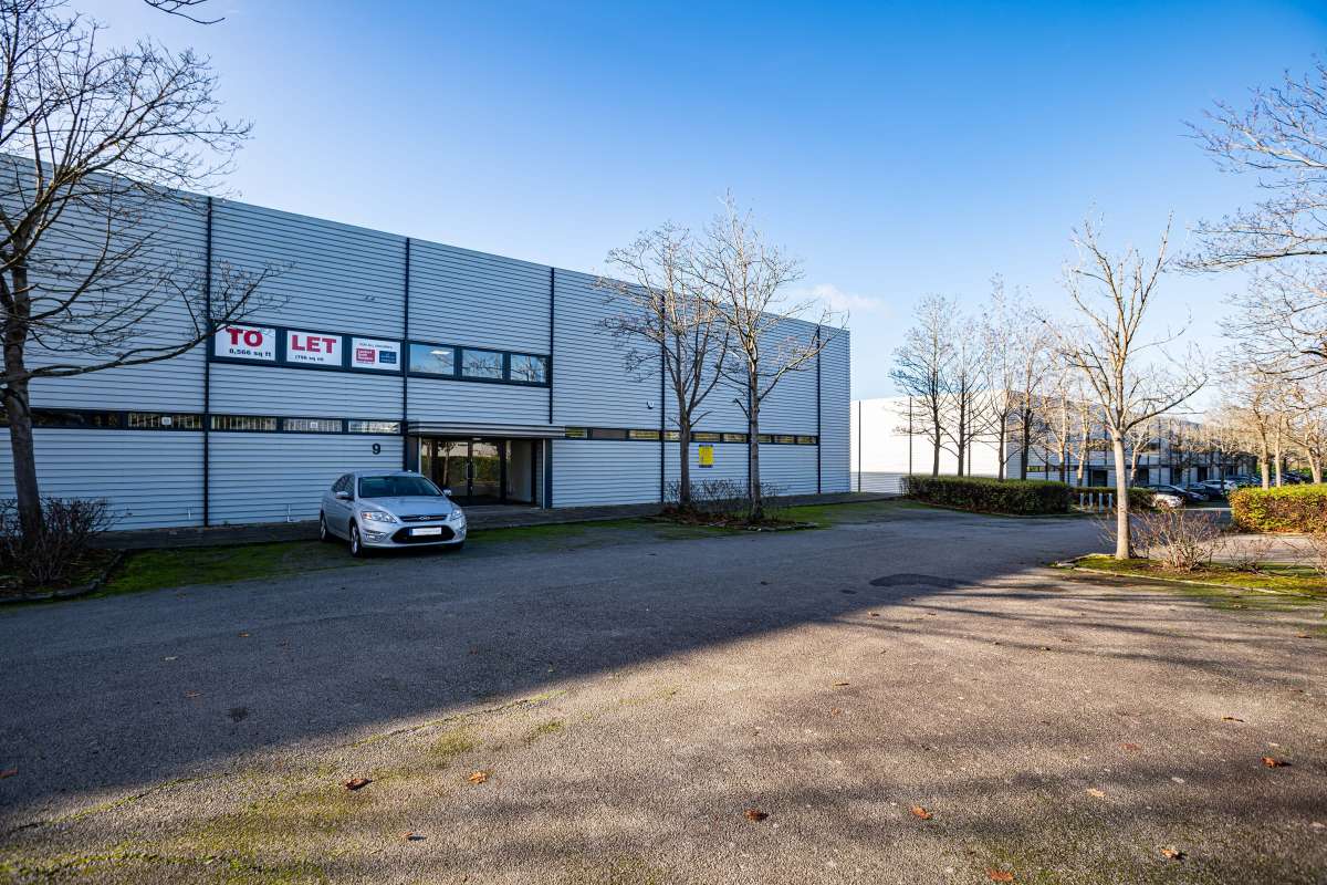 Industrial Unit in Milton Keynes - photo 2