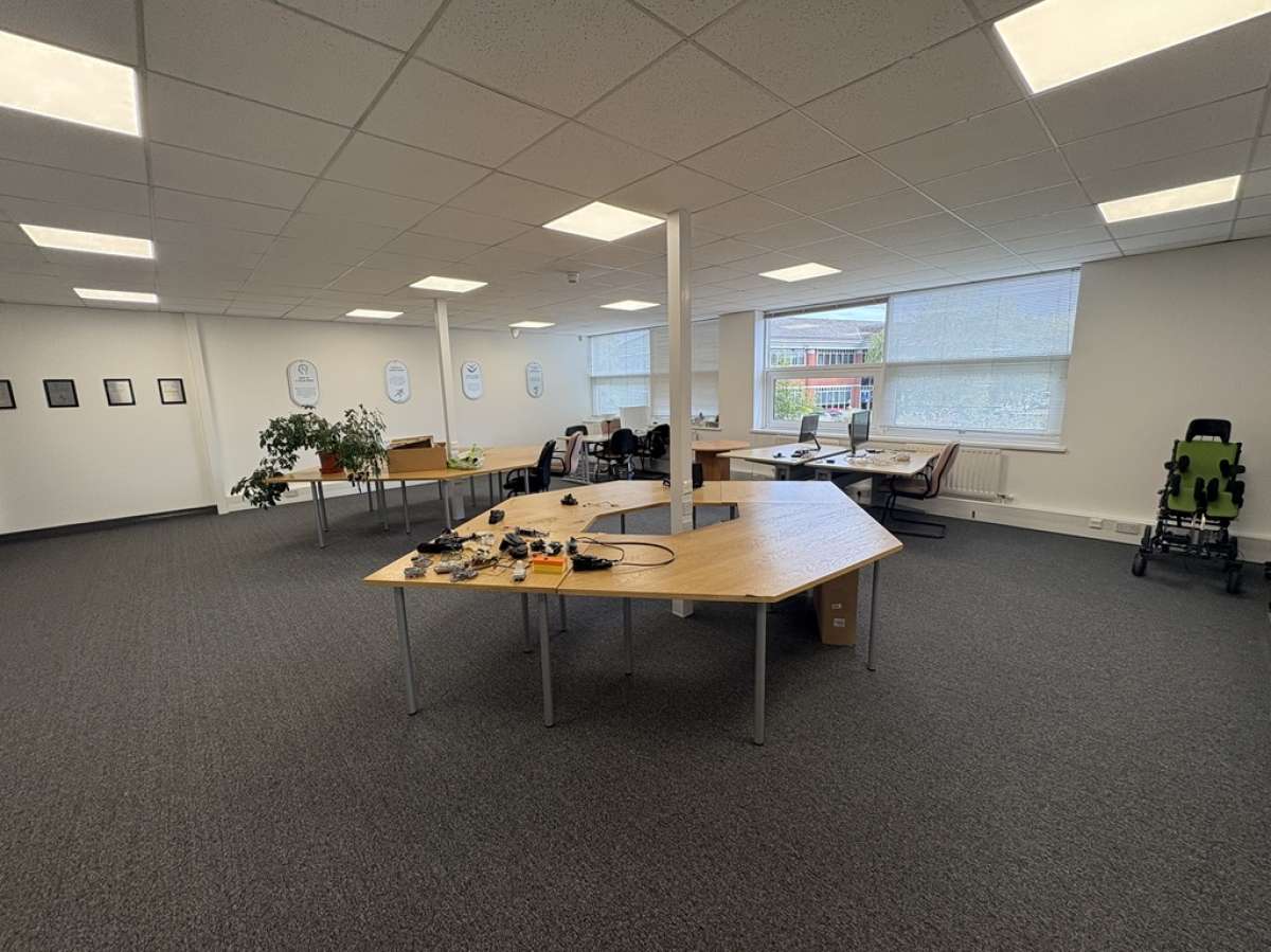 Industrial Unit in Oldbury - photo 3