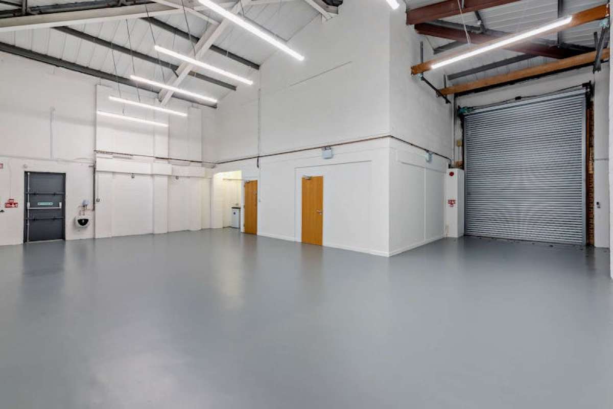 Industrial Unit in Thatcham - photo 3