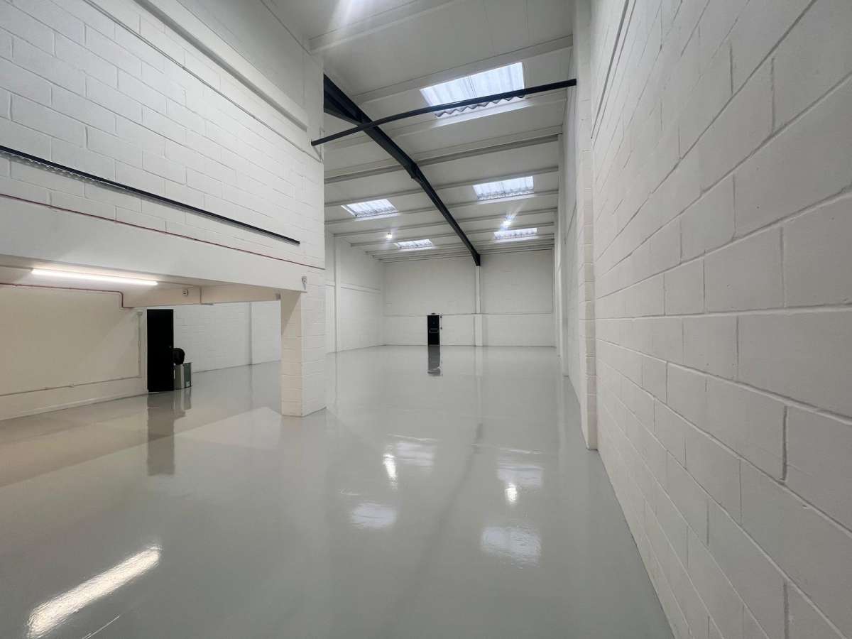 Industrial Unit in Croydon - photo 4