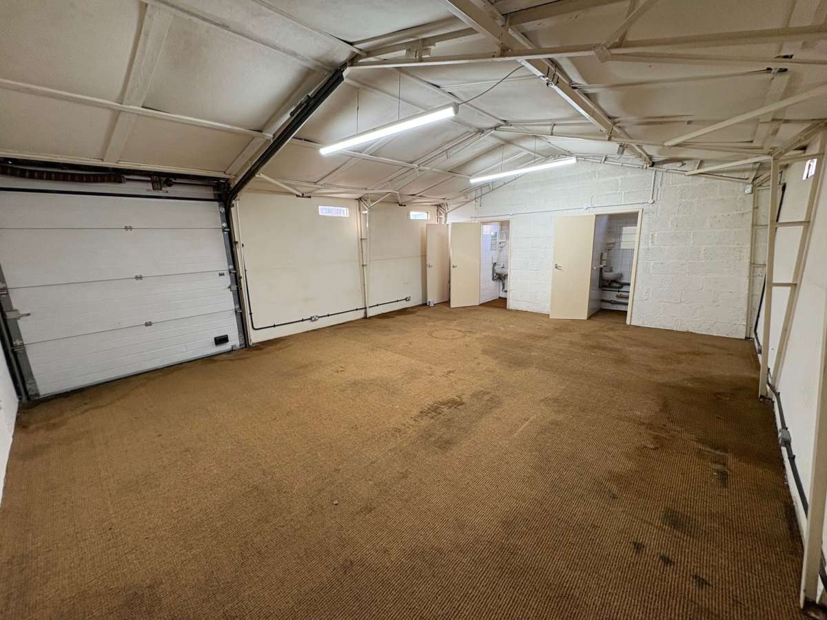 Industrial Unit in Leicester - photo 2