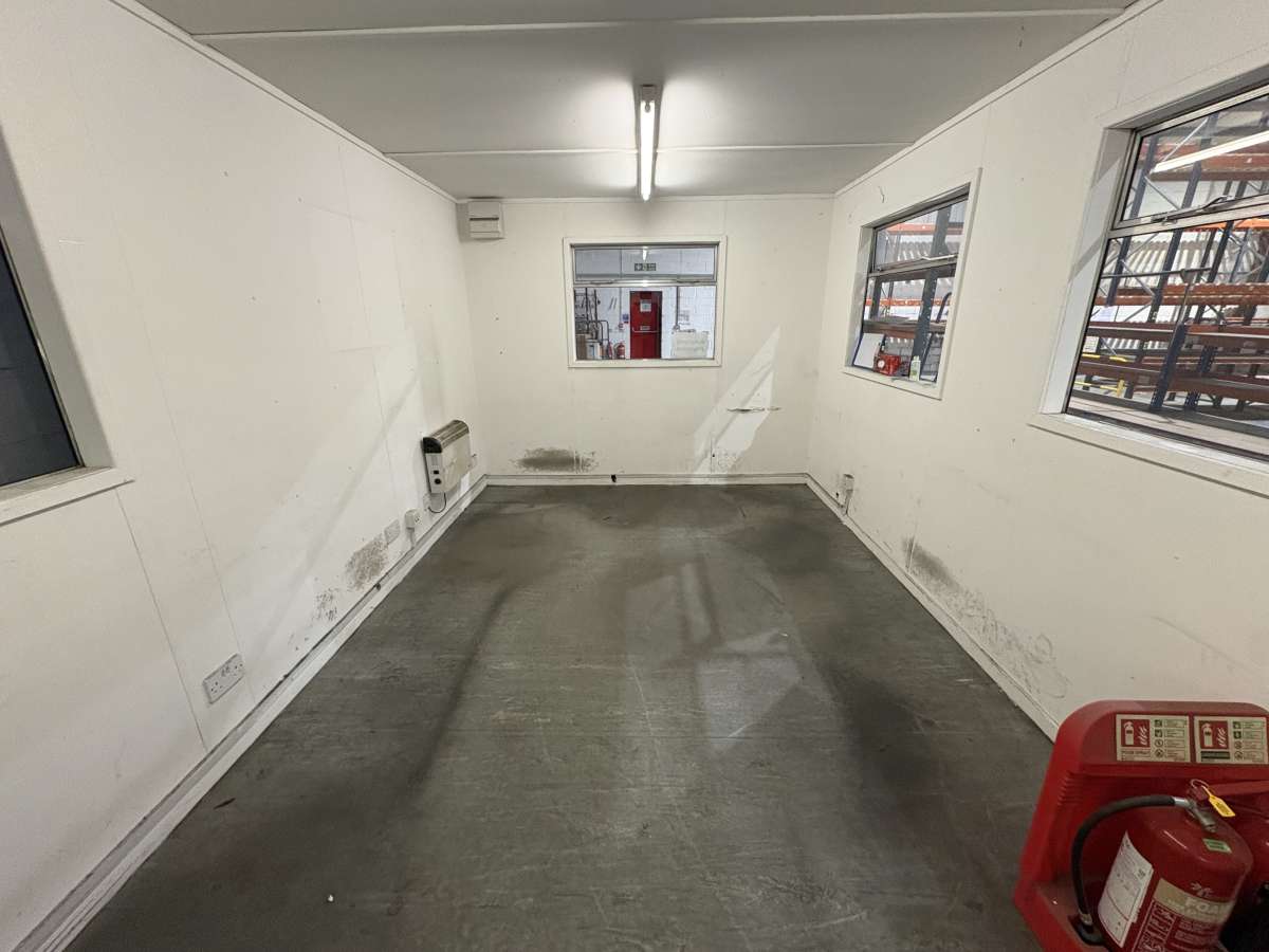 Industrial Unit in Southampton - photo 3