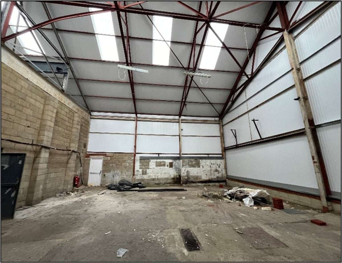 Industrial Unit in Crawley - photo 2