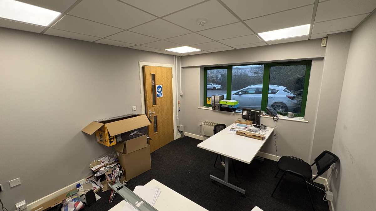 Industrial Unit in Ascot Business Park - photo 2