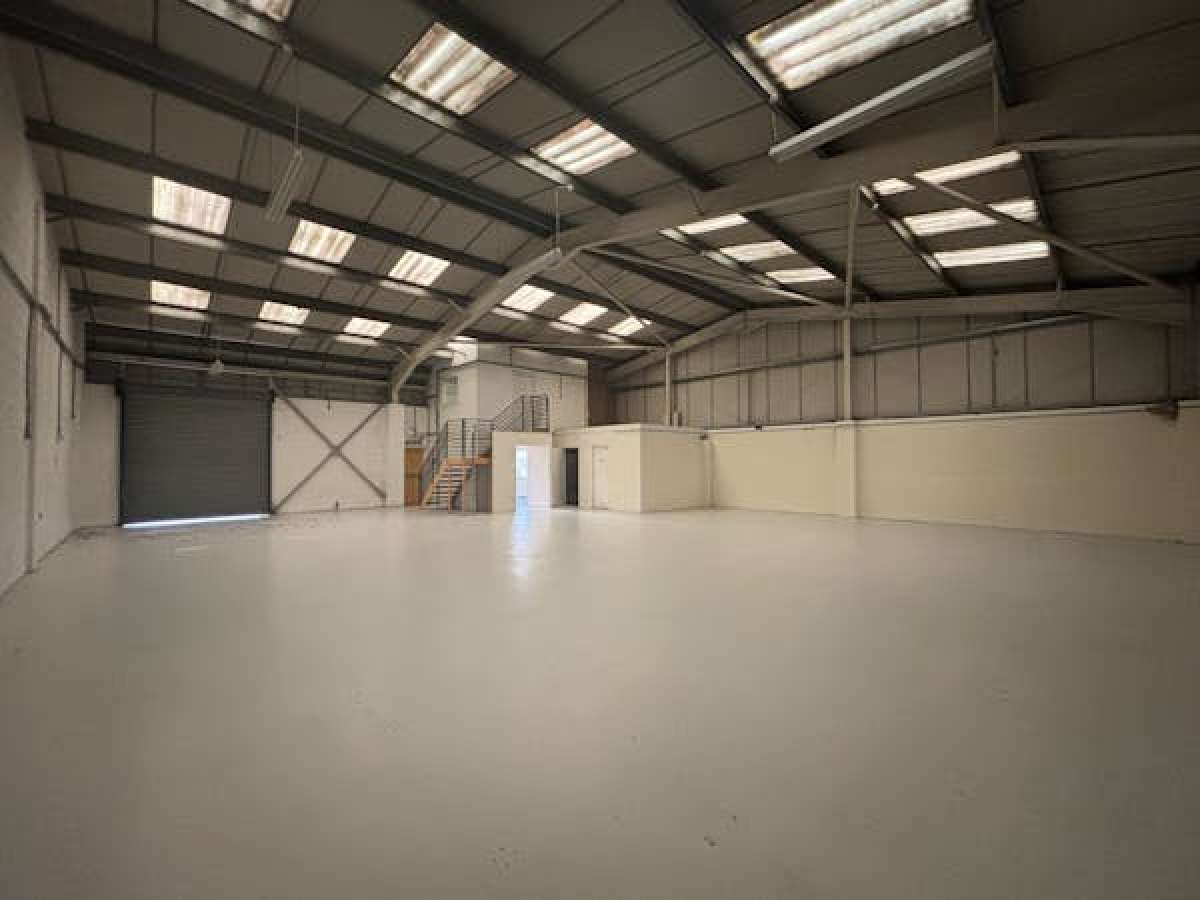 Industrial Unit in Bromsgrove - photo 2
