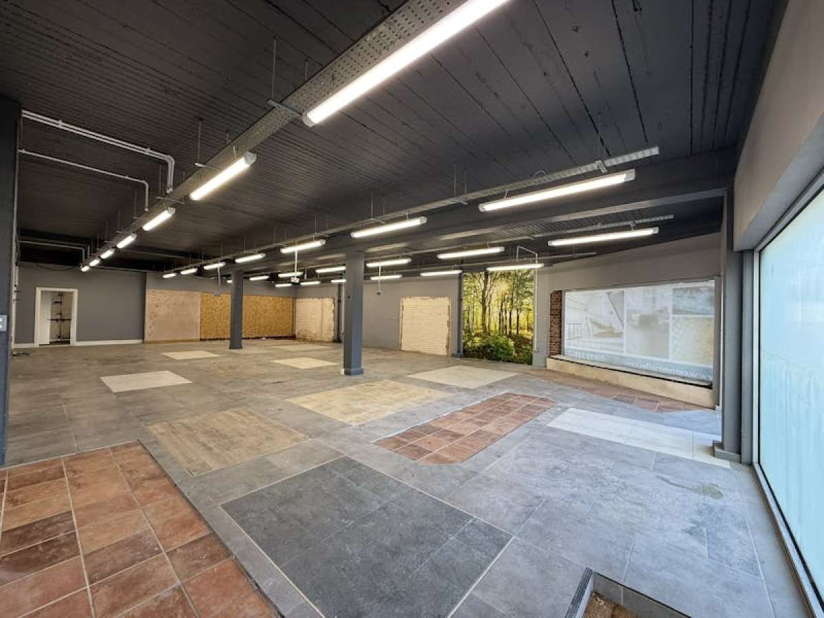 Industrial Unit in Addlestone - photo 2