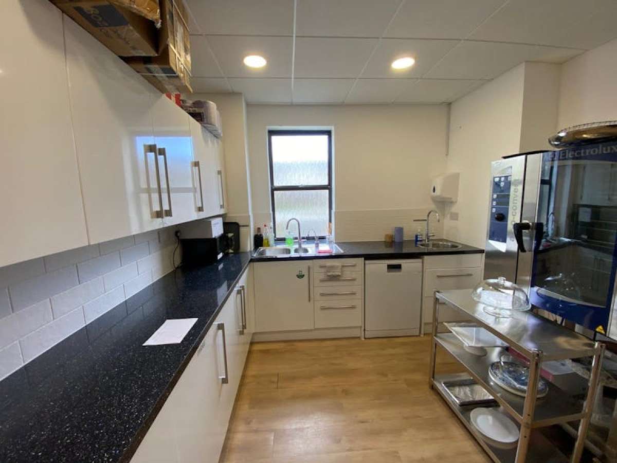 Industrial Unit in Farnham - photo 4