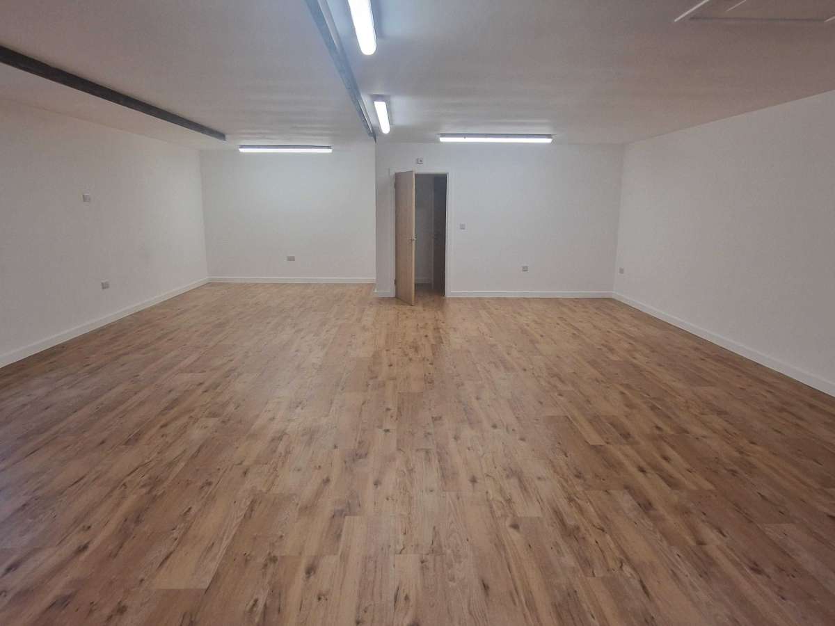 Industrial Unit in Truro - photo 4