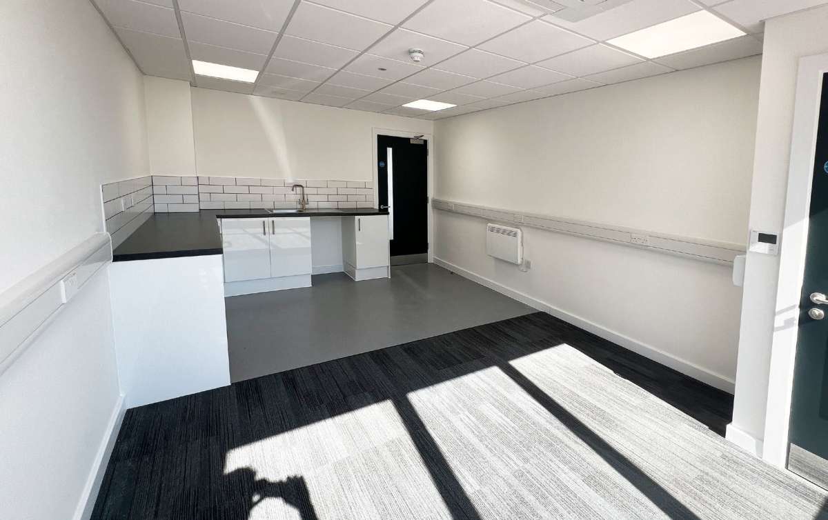 Industrial Unit in Portsmouth - photo 3