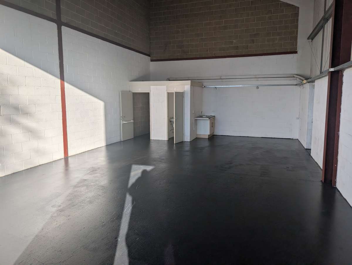 Industrial Unit in Hampshire - photo 2