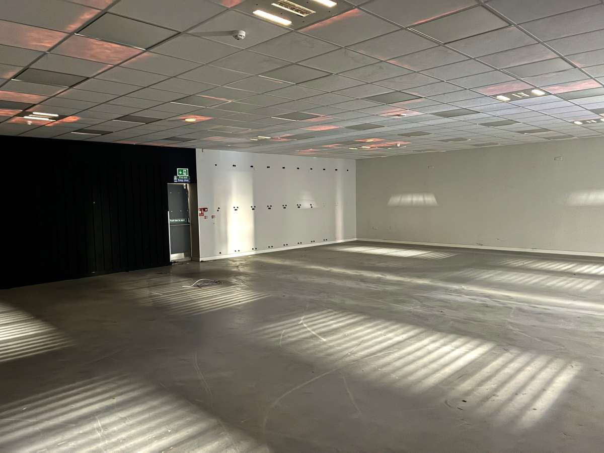 Industrial Unit in Cambridge - photo 2