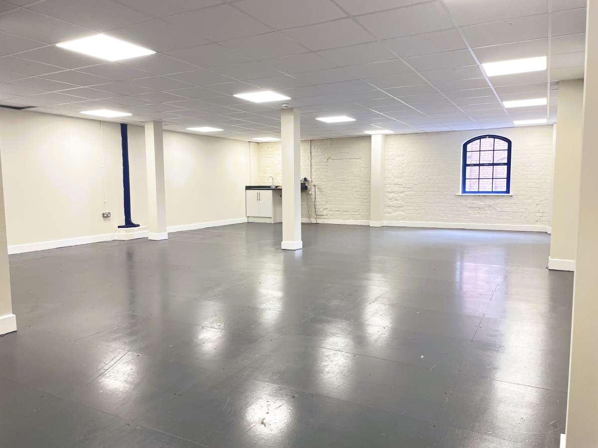 Industrial Unit in Burton On Trent - photo 3