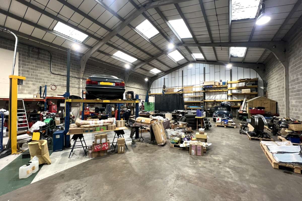 Industrial Unit in Temple Farm Industrial Estate - photo 2