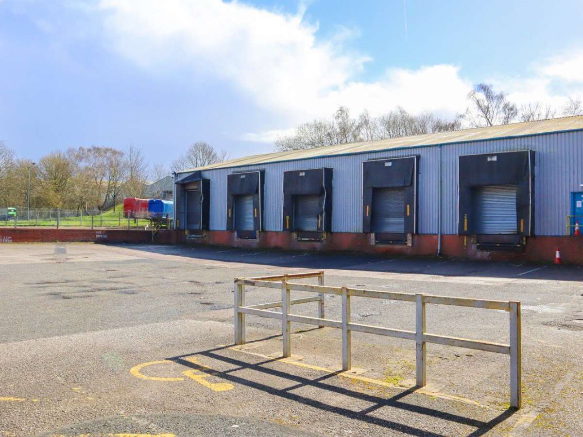 Industrial Unit in Kingswinford - photo 2