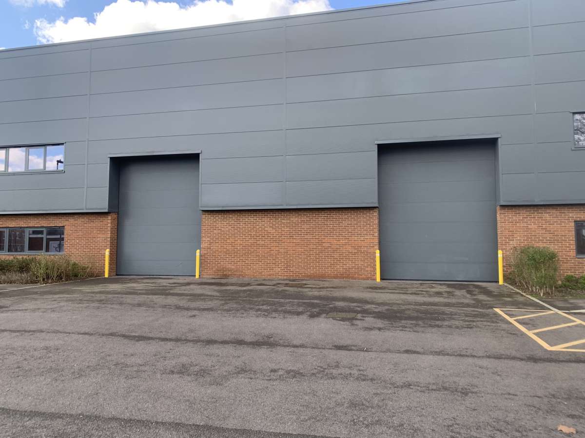 Industrial Unit in Crawley - photo 4