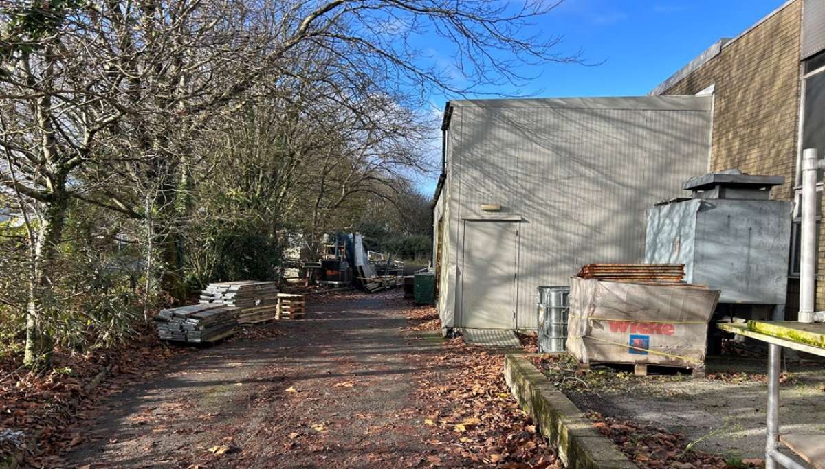 Industrial Unit in Moss Side Industrial Estate - photo 2