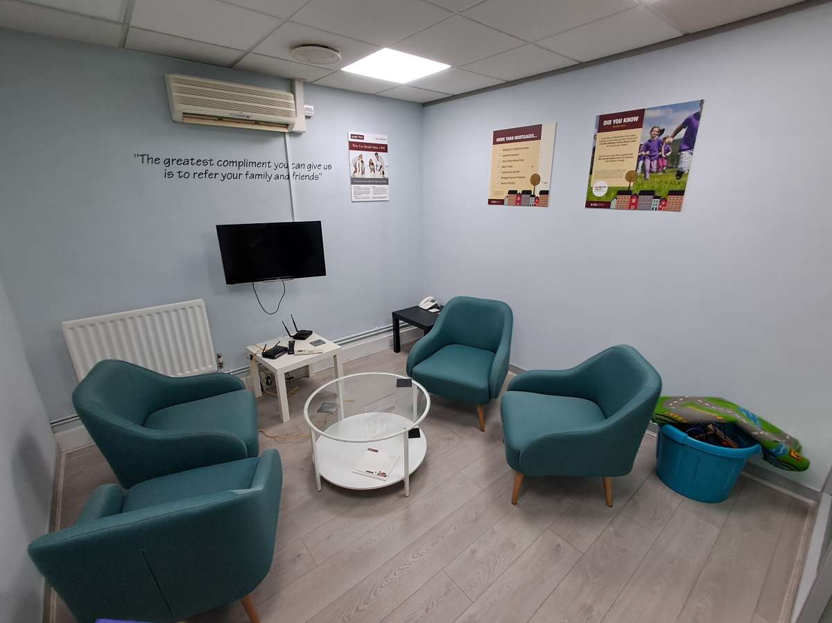 Industrial Unit in Tolworth - photo 4