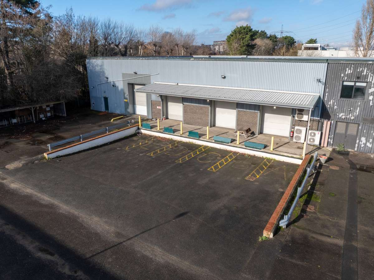 Industrial Unit in Wimbledon - photo 2