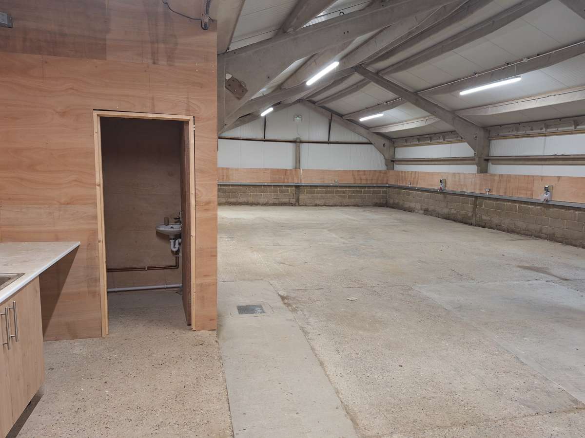 Industrial Unit in Hurstpierpoint - photo 2