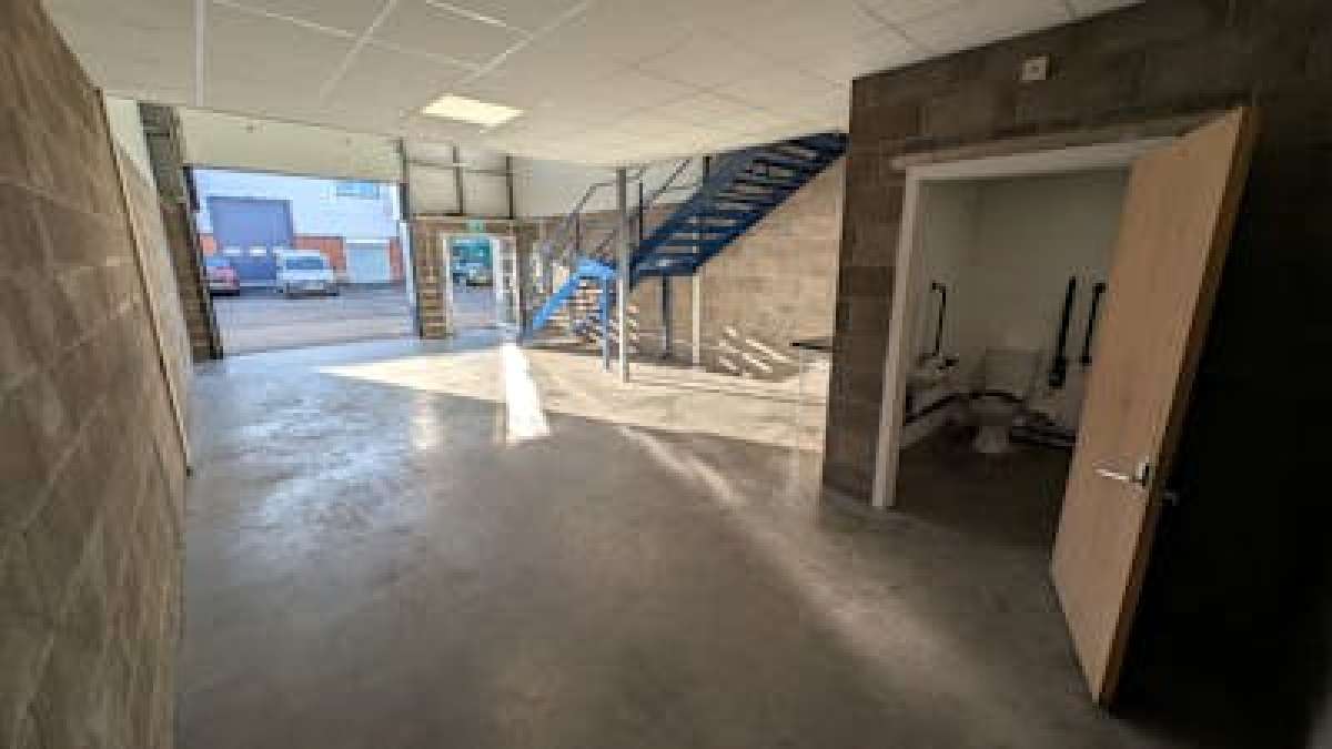 Industrial Unit in Southampton - photo 2