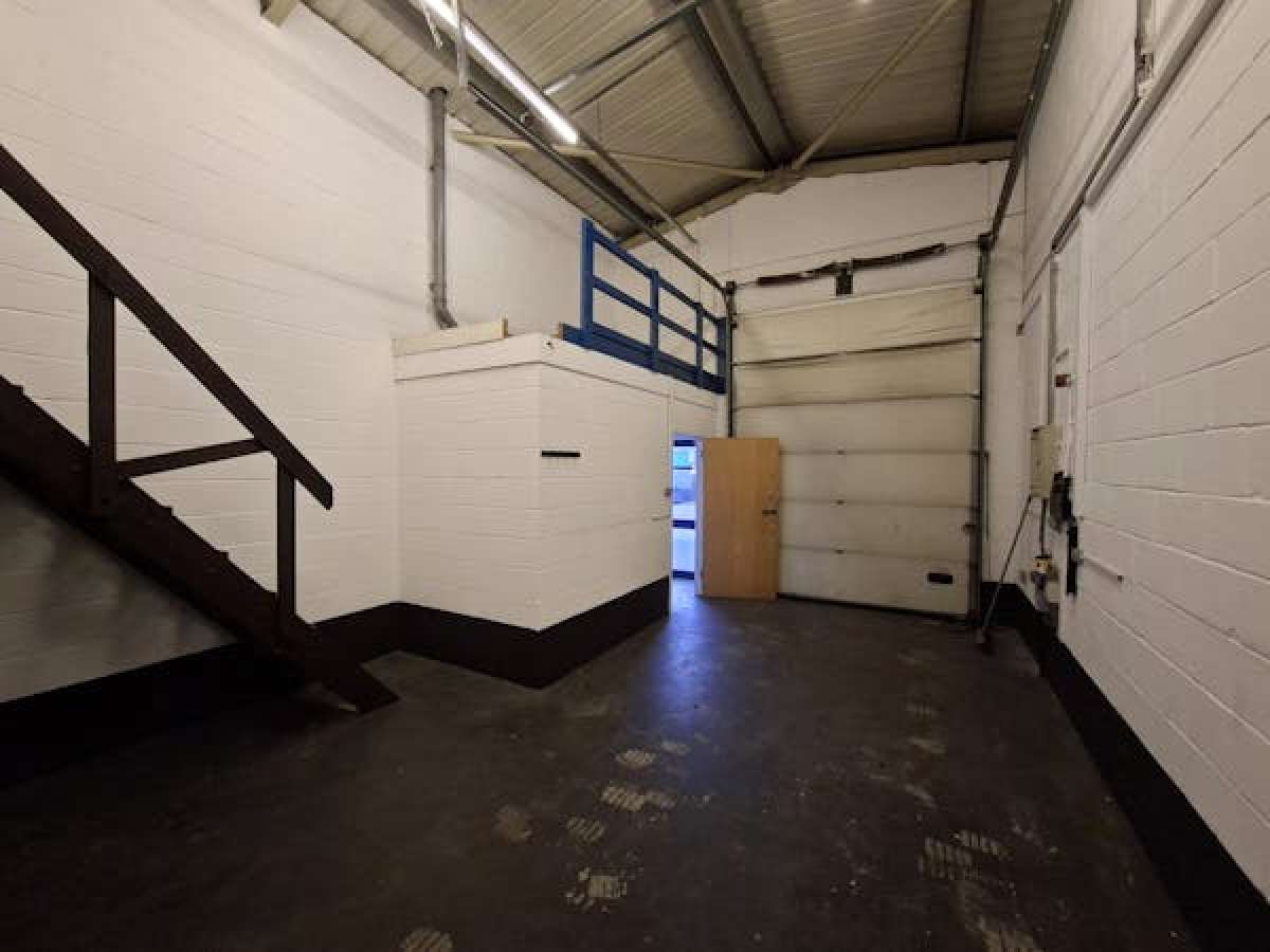 Industrial Unit in Newark - photo 3