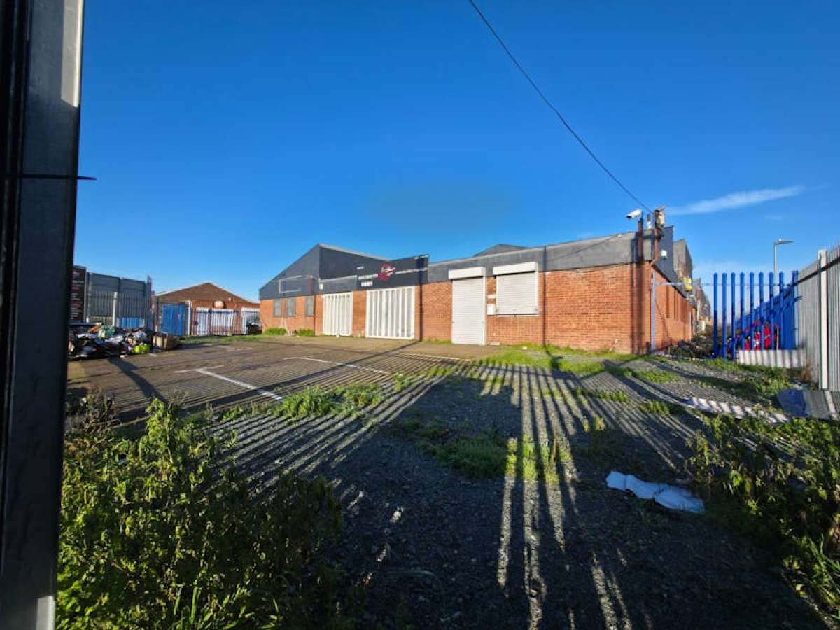 Industrial Unit in Barking - photo 4