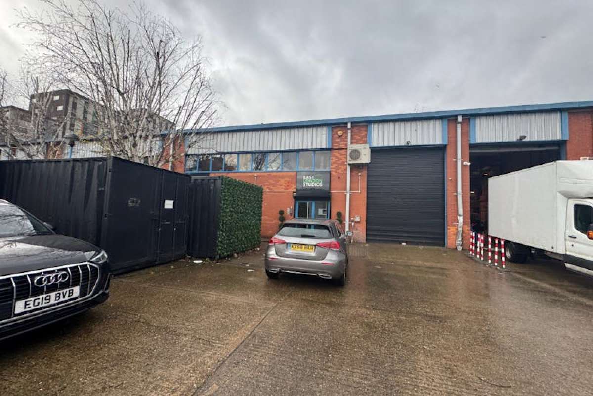 Industrial Unit in London - photo 2