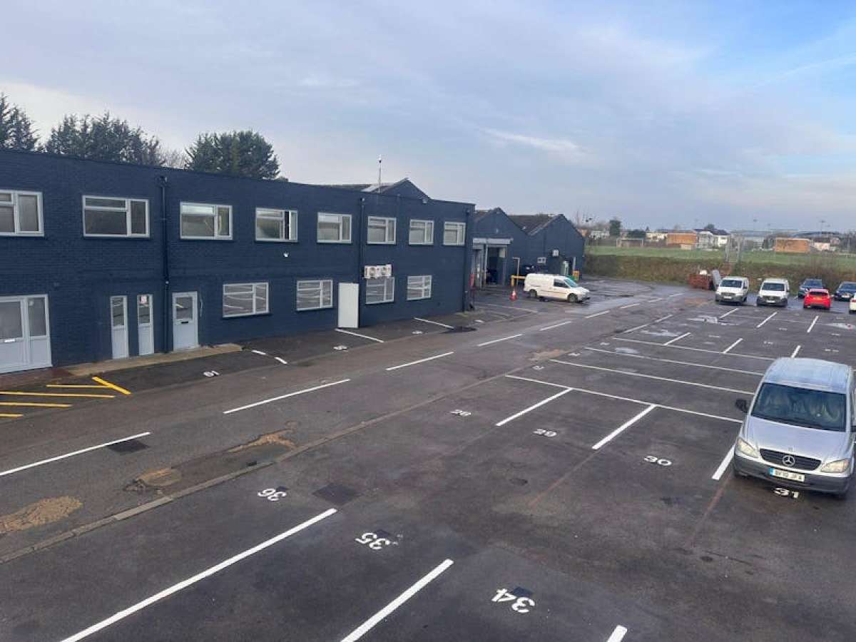 Industrial Unit in Hoddesdon - photo 3