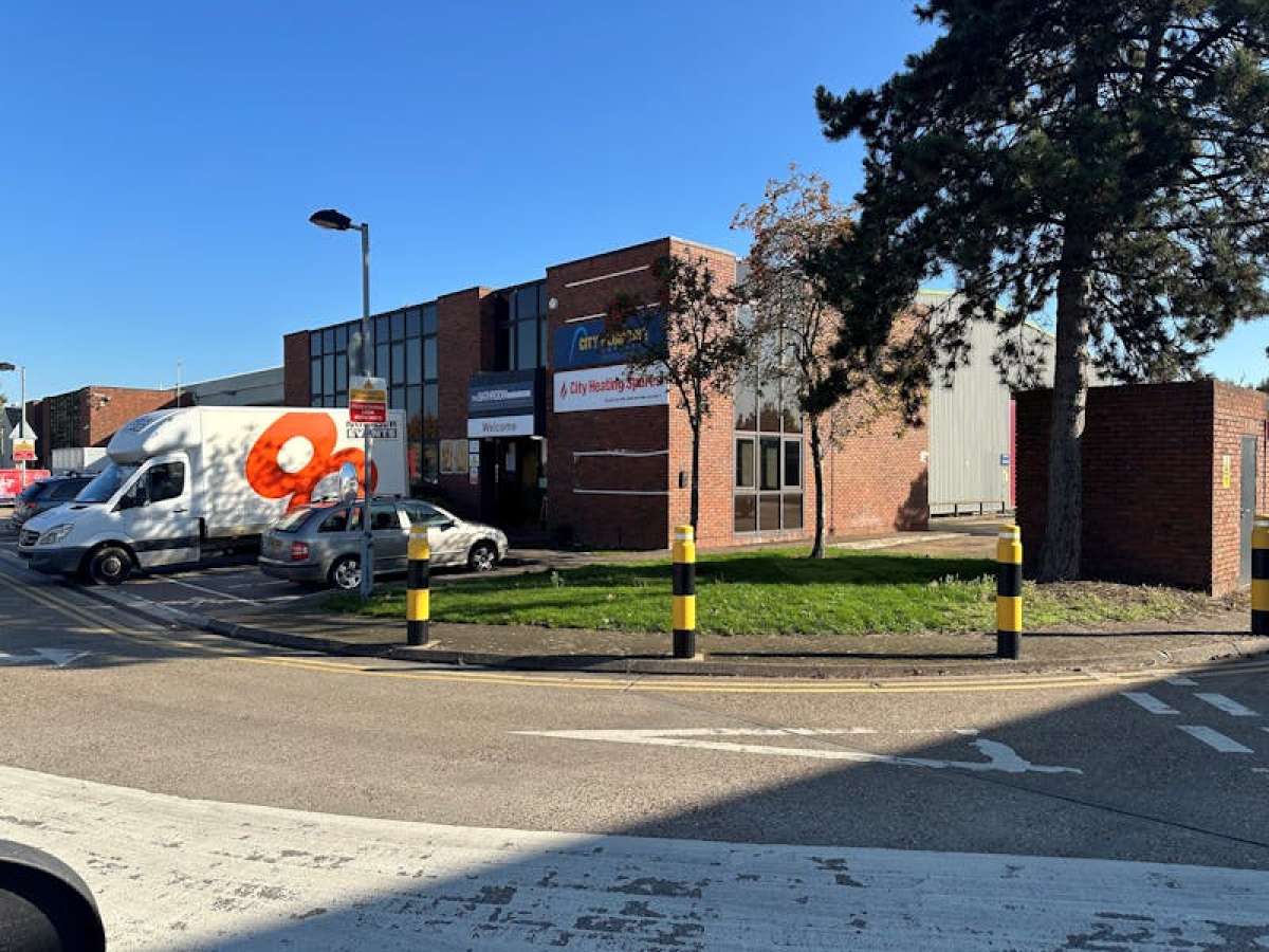 Industrial Unit in Enfield - photo 2