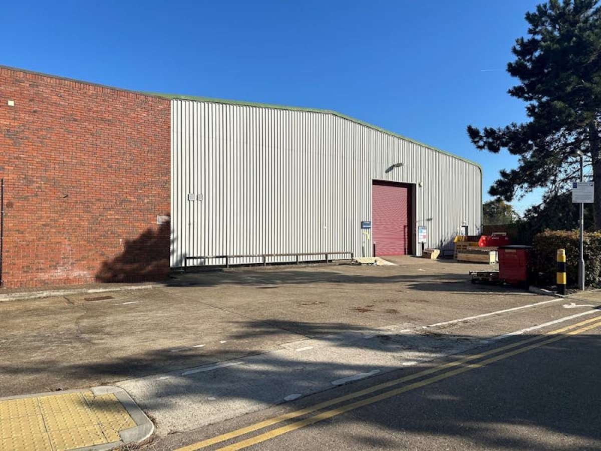 Industrial Unit in Enfield - photo 3