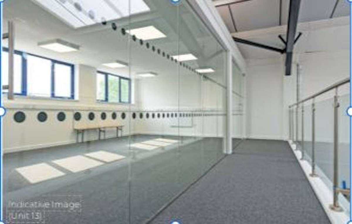 Industrial Unit in London - photo 3