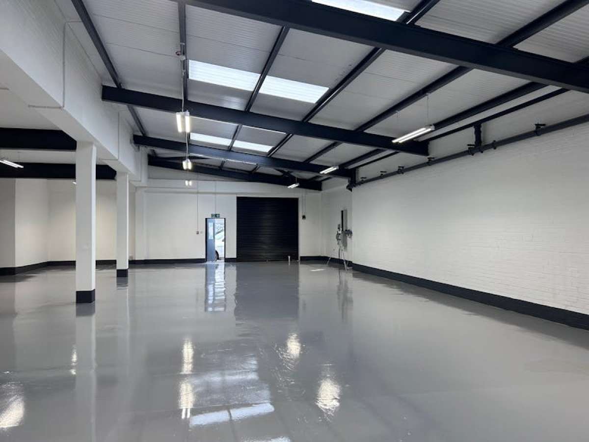 Industrial Unit in Hackney - photo 2