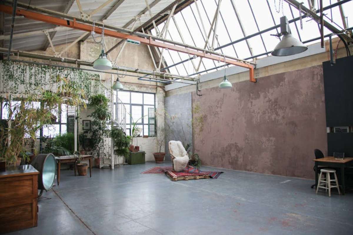 Industrial Unit in London - photo 2