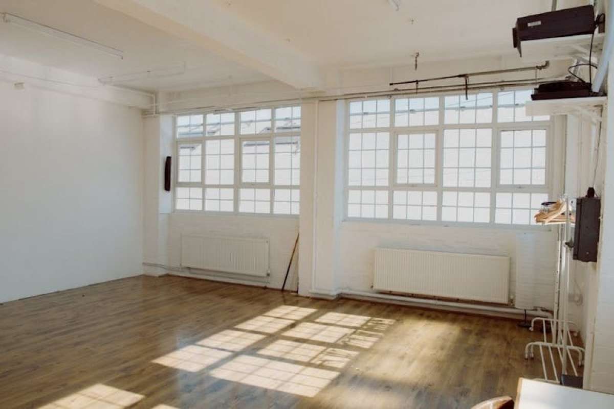 Industrial Unit in London - photo 2