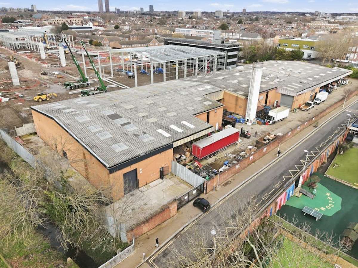 Industrial Unit in London - photo 4