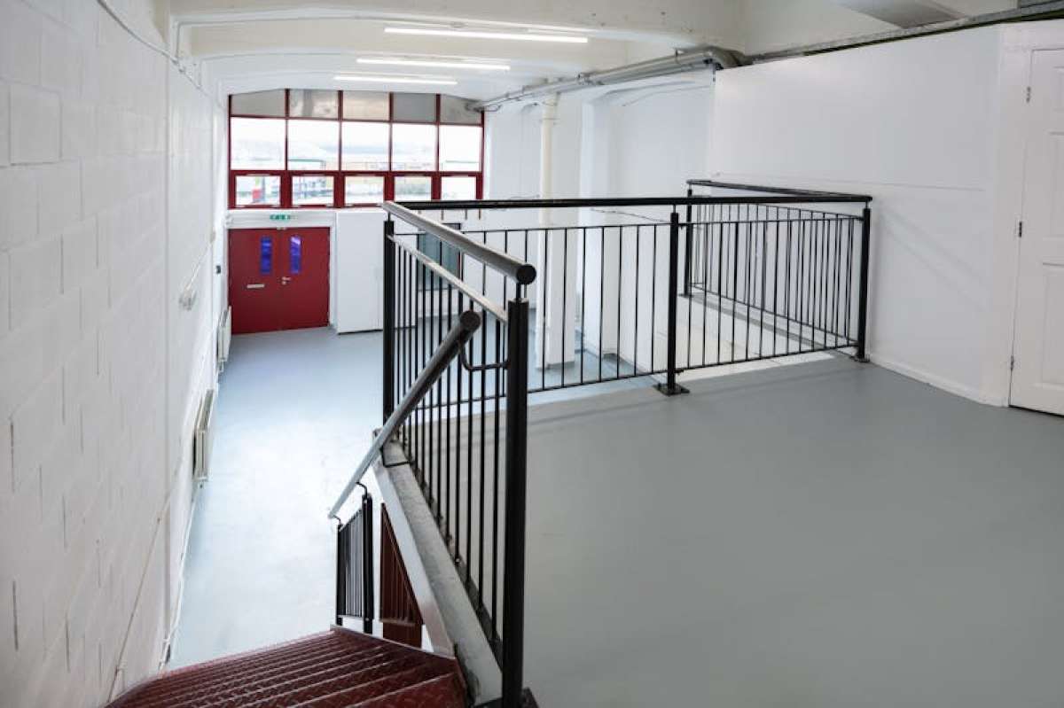 Industrial Unit in London - photo 4