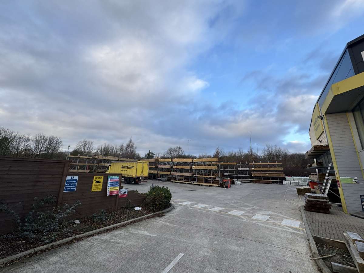 Industrial Unit in Peterborough - photo 2