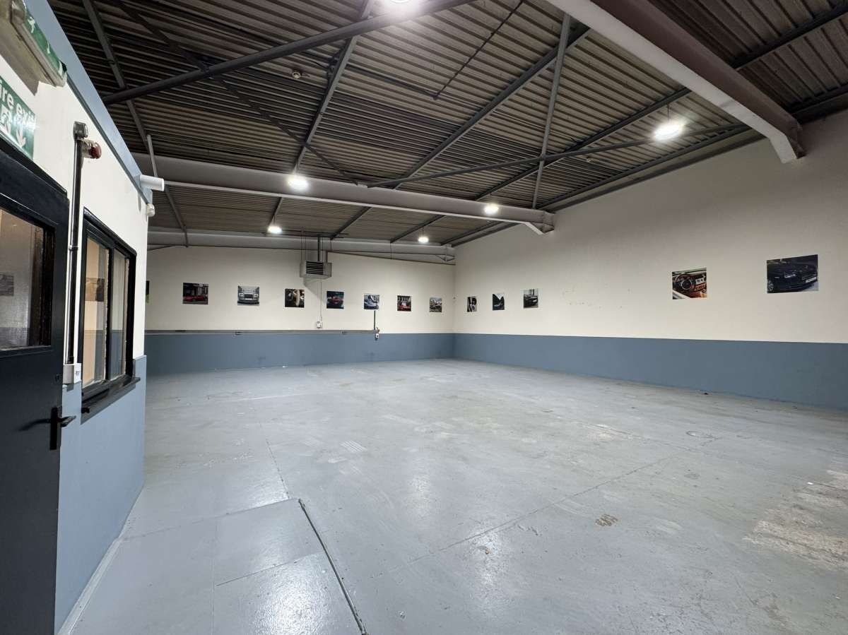 Industrial Unit in Bretton - photo 2