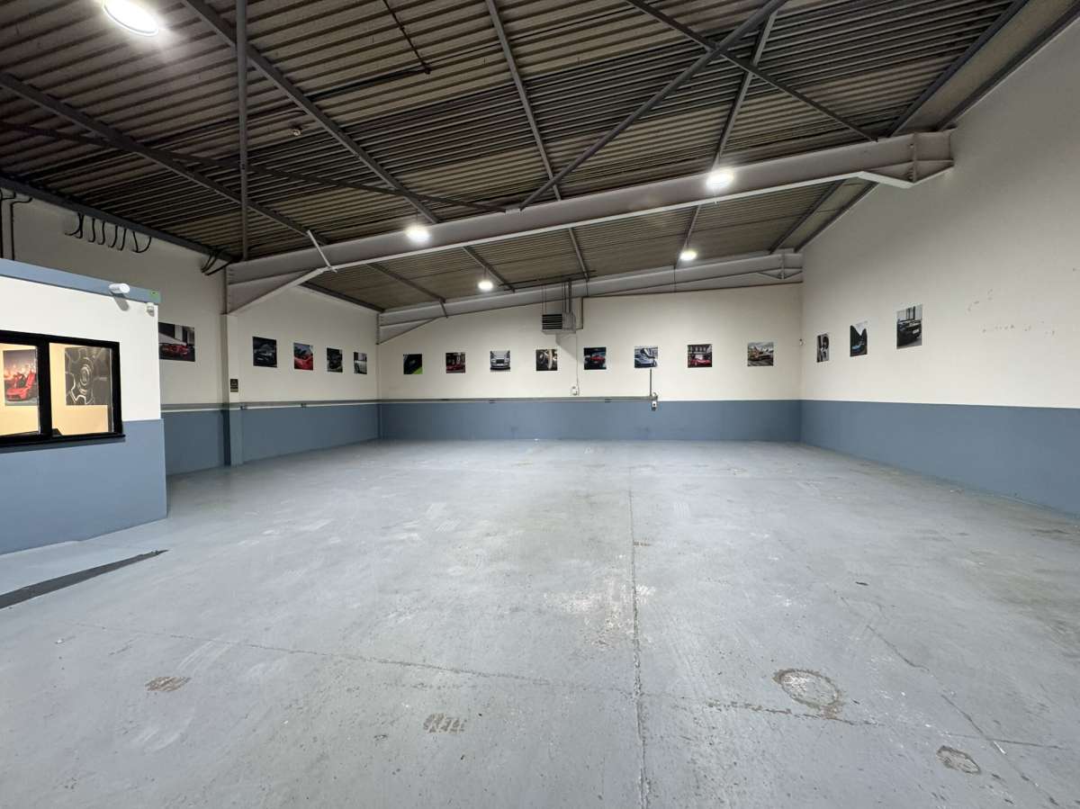 Industrial Unit in Bretton - photo 3