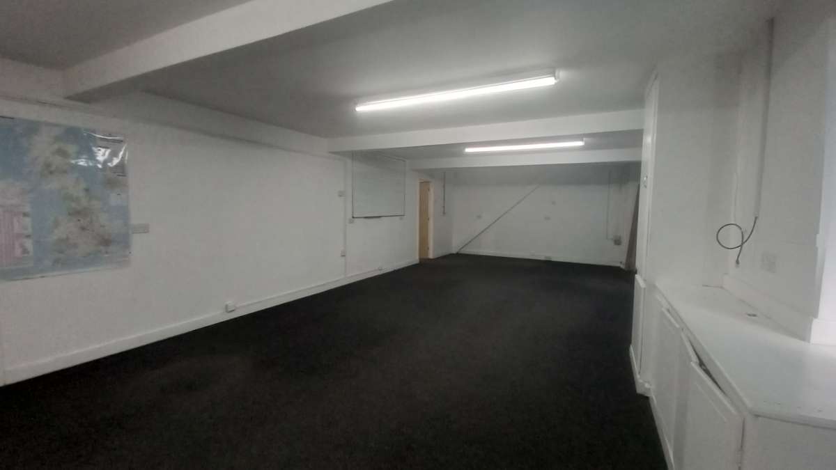 Industrial Unit in Bradford - photo 4